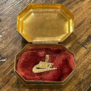 10k gold Nike pendent